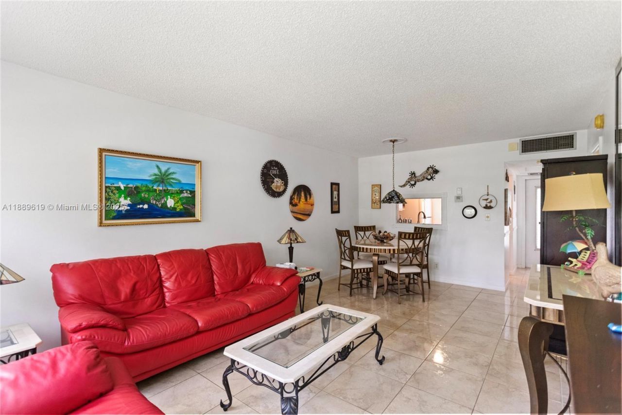 4701 NW 34th St, Unit 511, Lauderdale Lakes, FL 33319 Photo