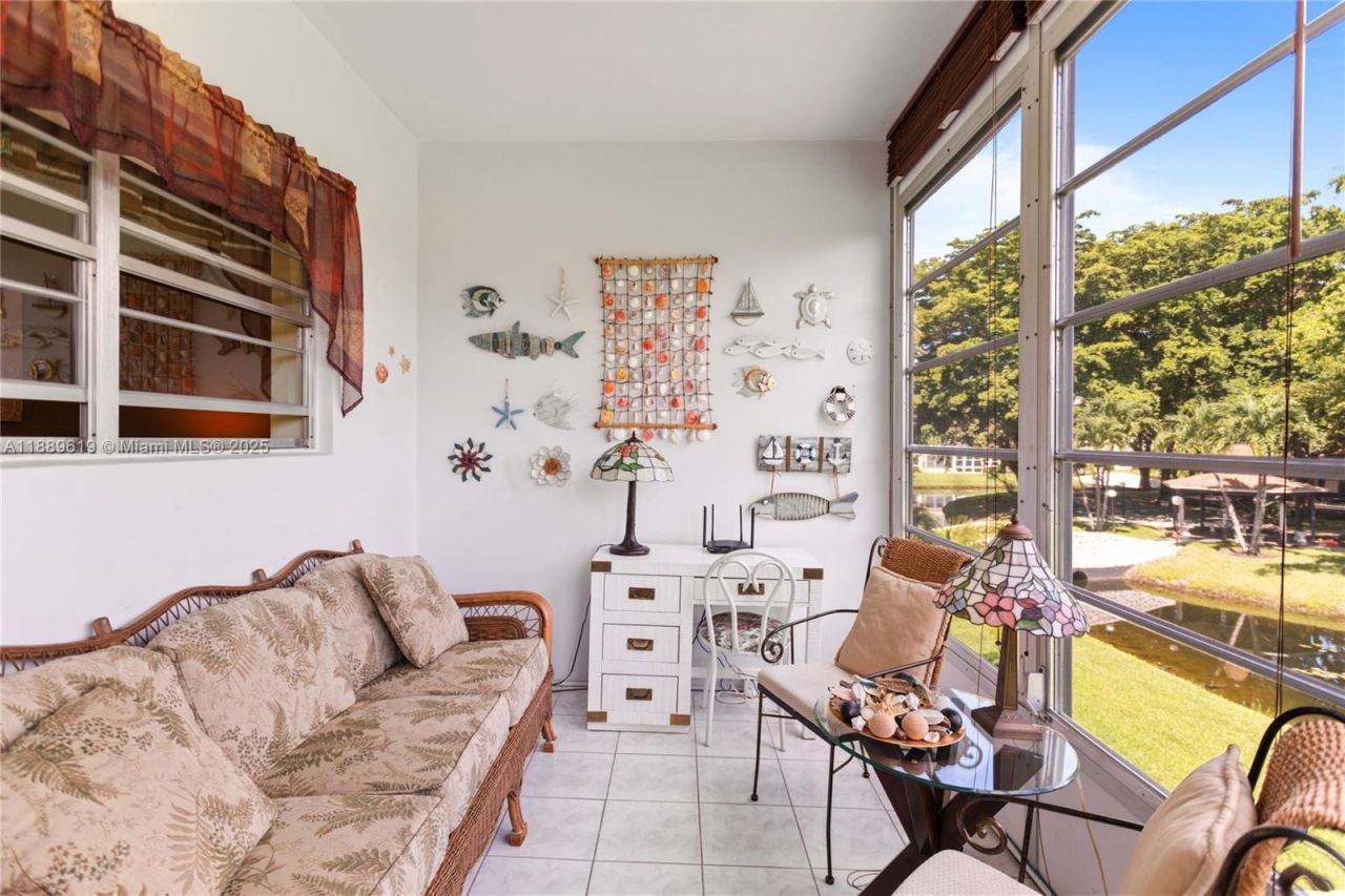 4701 NW 34th St, Unit 511, Lauderdale Lakes, FL 33319 Photo