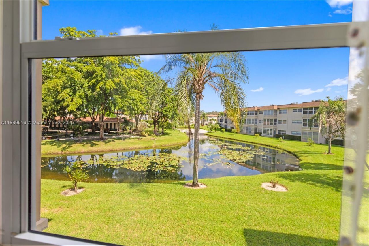 4701 NW 34th St, Unit 511, Lauderdale Lakes, FL 33319 Photo