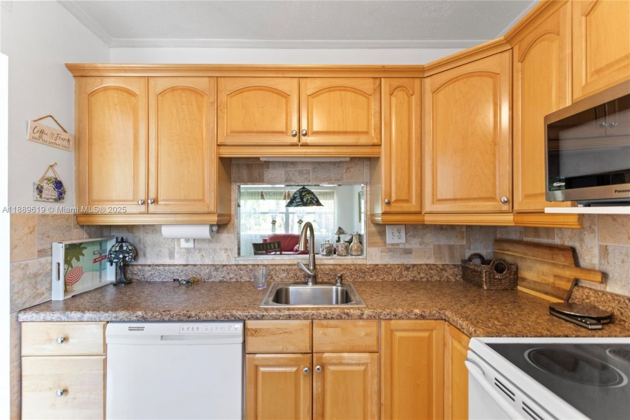 4701 NW 34th St, Unit 511, Lauderdale Lakes, FL 33319 Photo