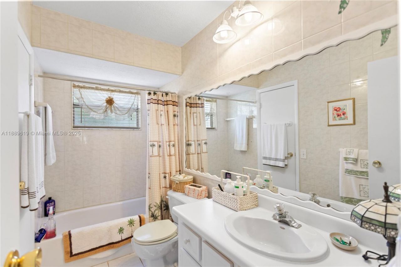 4701 NW 34th St, Unit 511, Lauderdale Lakes, FL 33319 Photo