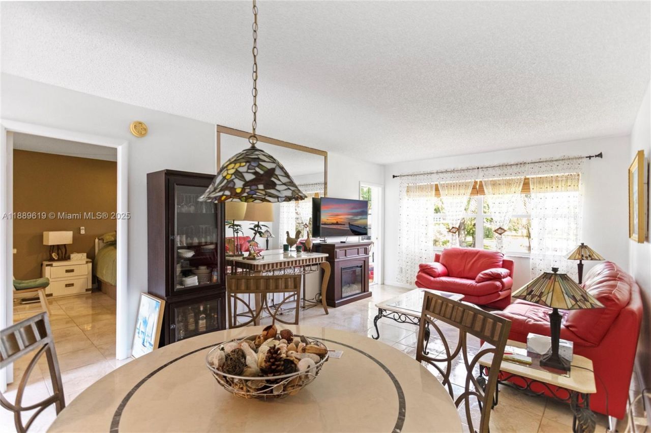 4701 NW 34th St, Unit 511, Lauderdale Lakes, FL 33319 Photo