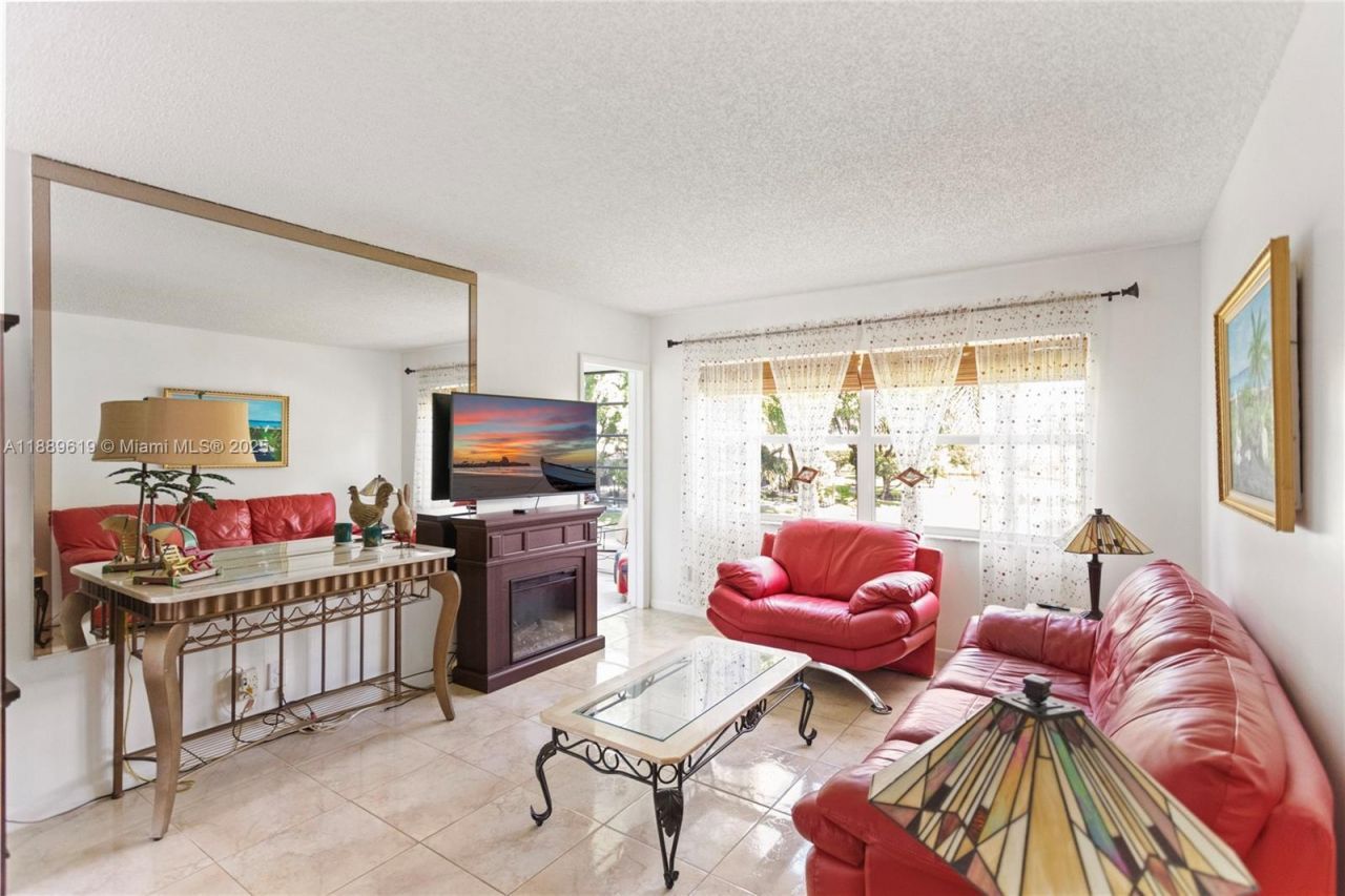 4701 NW 34th St, Unit 511, Lauderdale Lakes, FL 33319 Photo