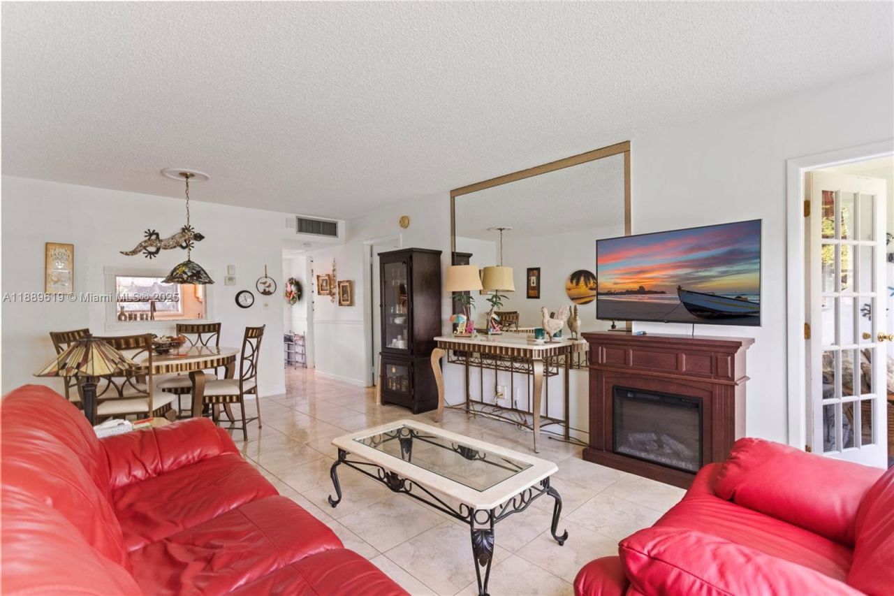 4701 NW 34th St, Unit 511, Lauderdale Lakes, FL 33319 Photo