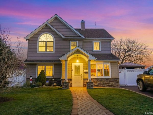 18 Plow Lane, Levittown, NY 11756