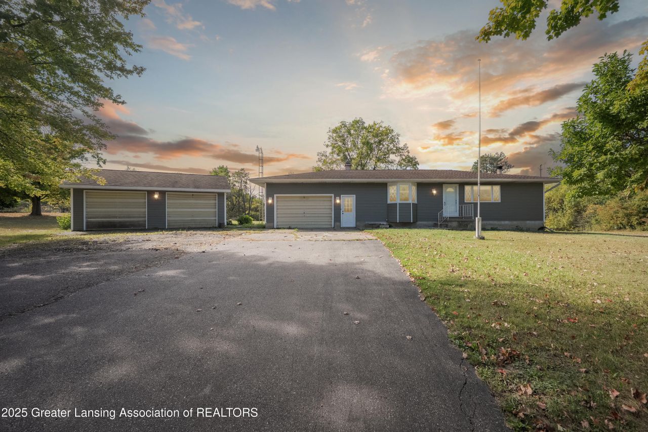 4410 S Center Road, Burton, MI 48529 Main Photo