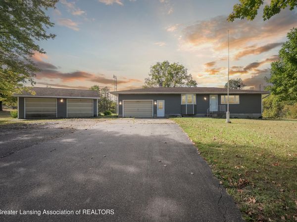 4410 S Center Road, Burton, MI 48529