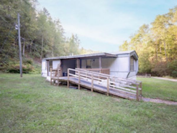 227 Lewis Road (A), Sandy Hook, KY 41171