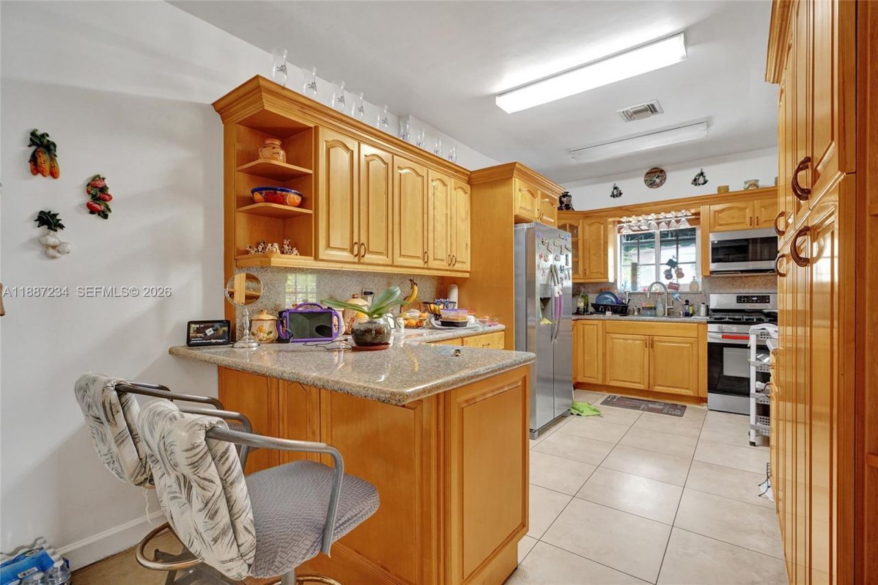 2024 Alton Rd, Miami Beach, FL 33140 Photo