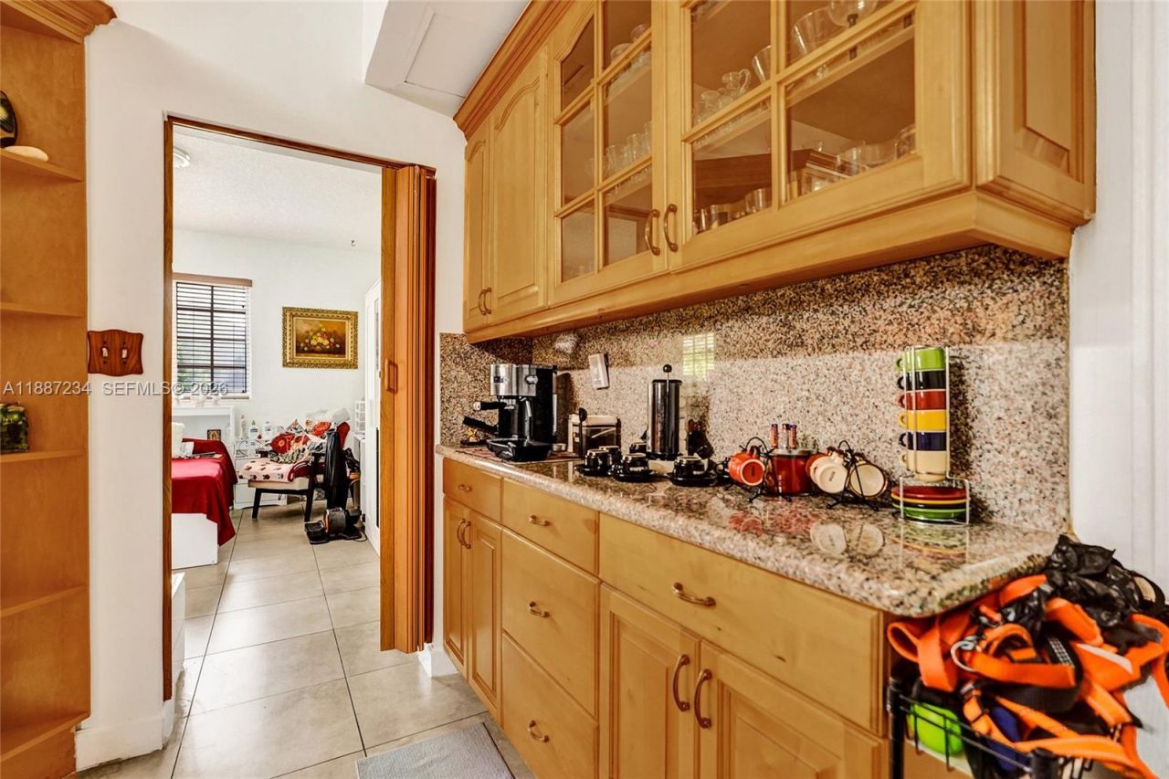 2024 Alton Rd, Miami Beach, FL 33140 Photo