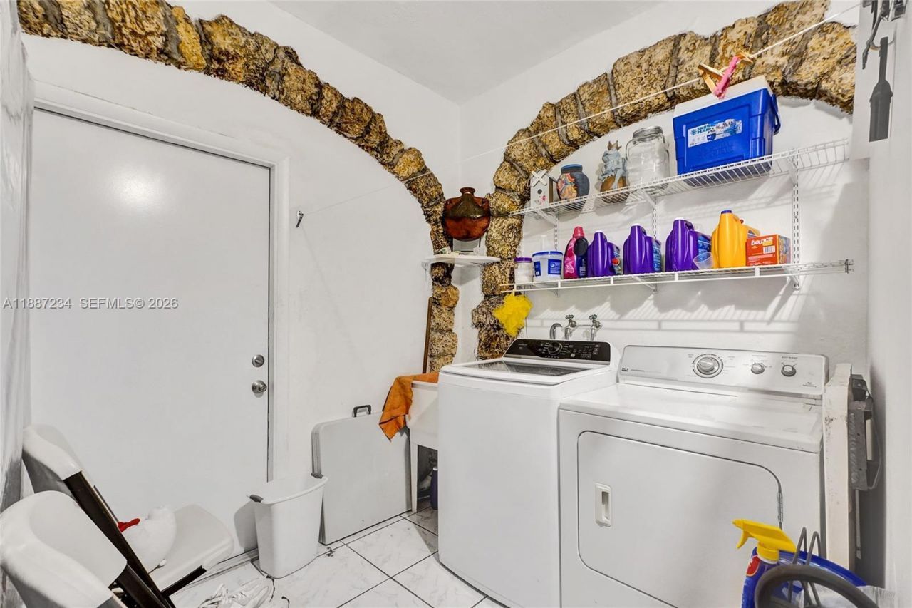 2024 Alton Rd, Miami Beach, FL 33140 Photo