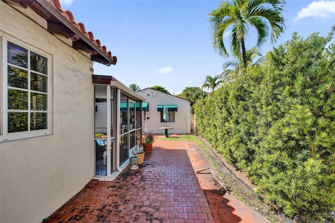 2024 Alton Rd, Miami Beach, FL 33140 Photo