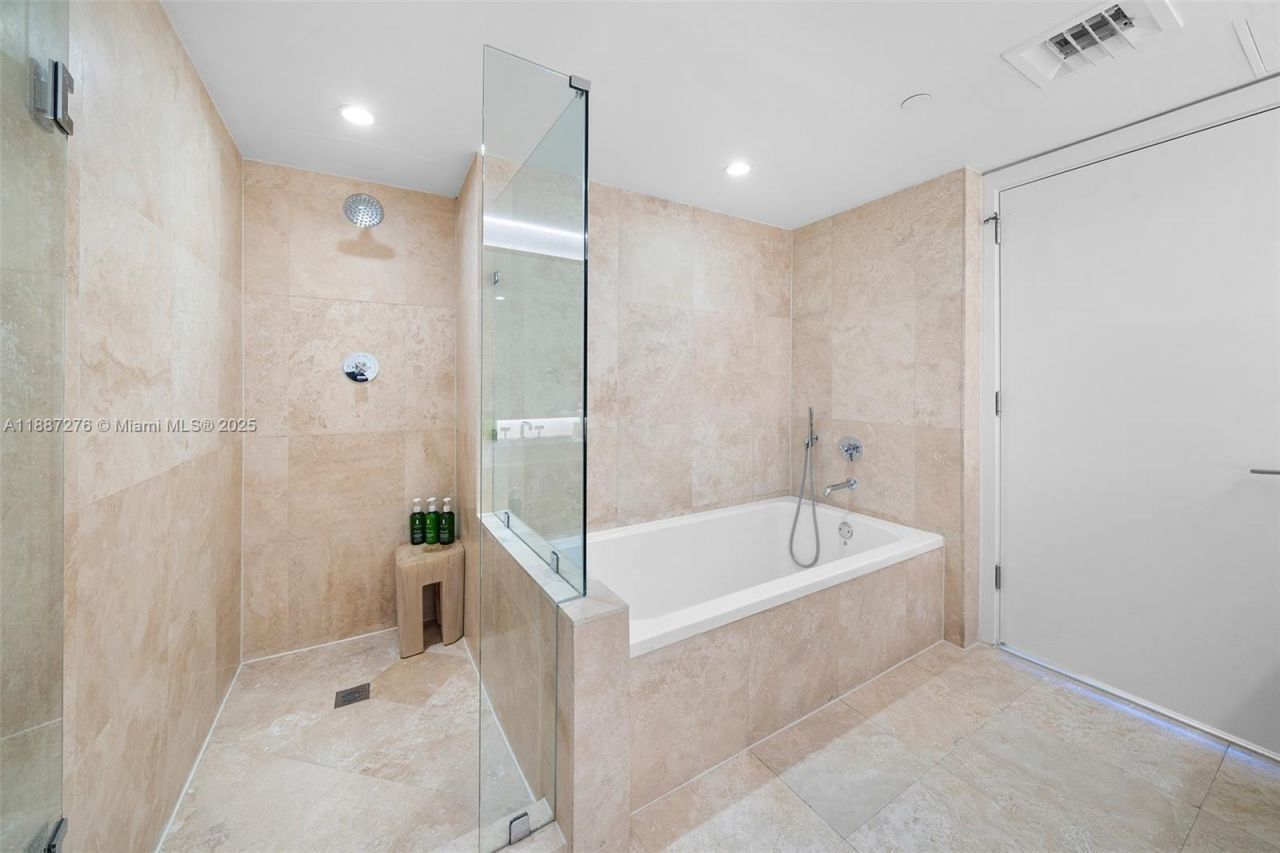 102 24th St, Unit 1215, Miami Beach, FL 33139 Photo