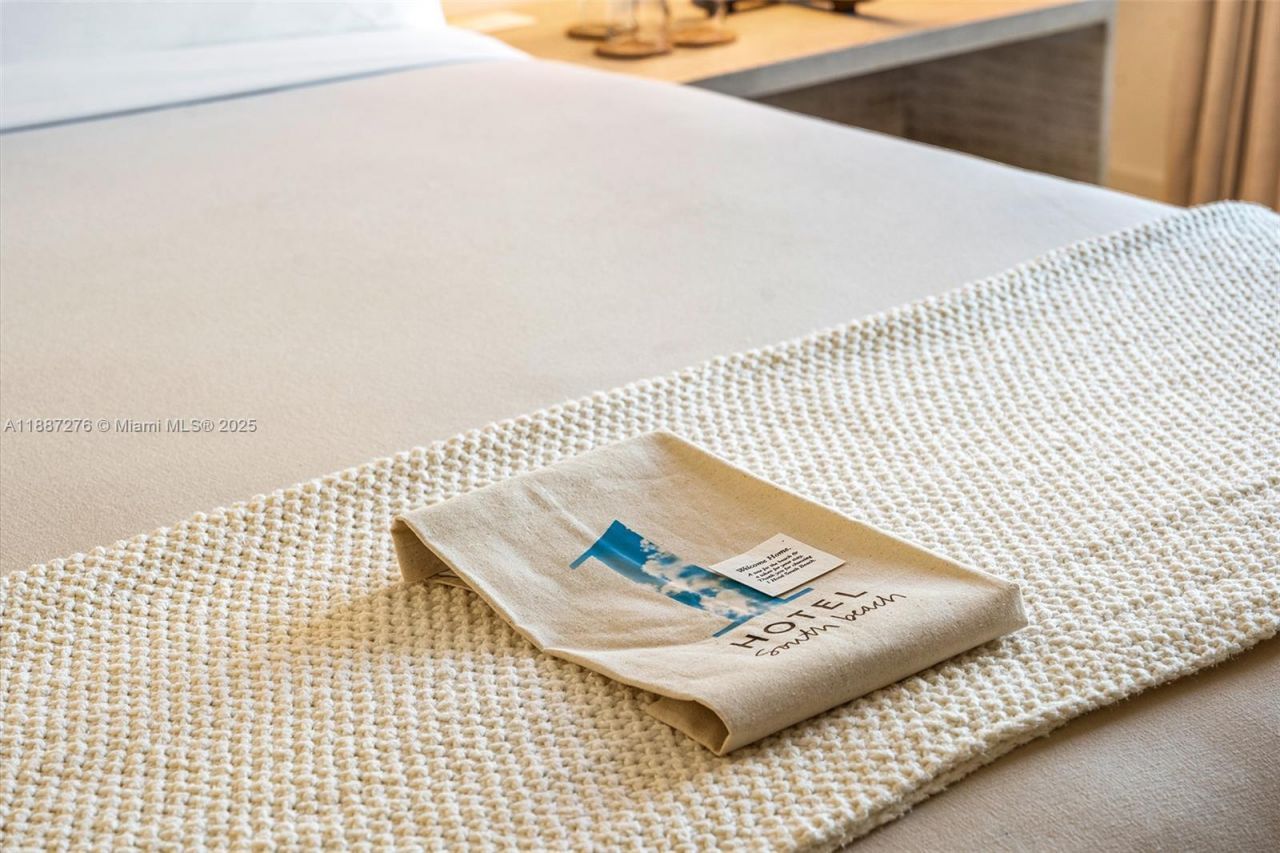 102 24th St, Unit 1215, Miami Beach, FL 33139 Photo