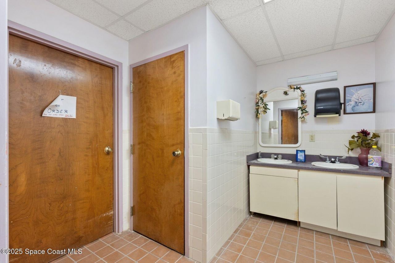 1050 W King Street , Cocoa, FL 32922 Photo