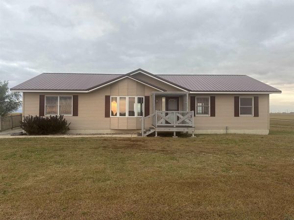 2285 490th St., Aurelia, IA 51005