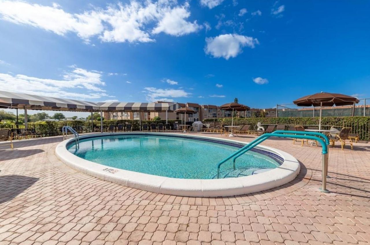 9460 Sunrise Lake Boulevard, Unit 212, Sunrise, FL 33322 Photo