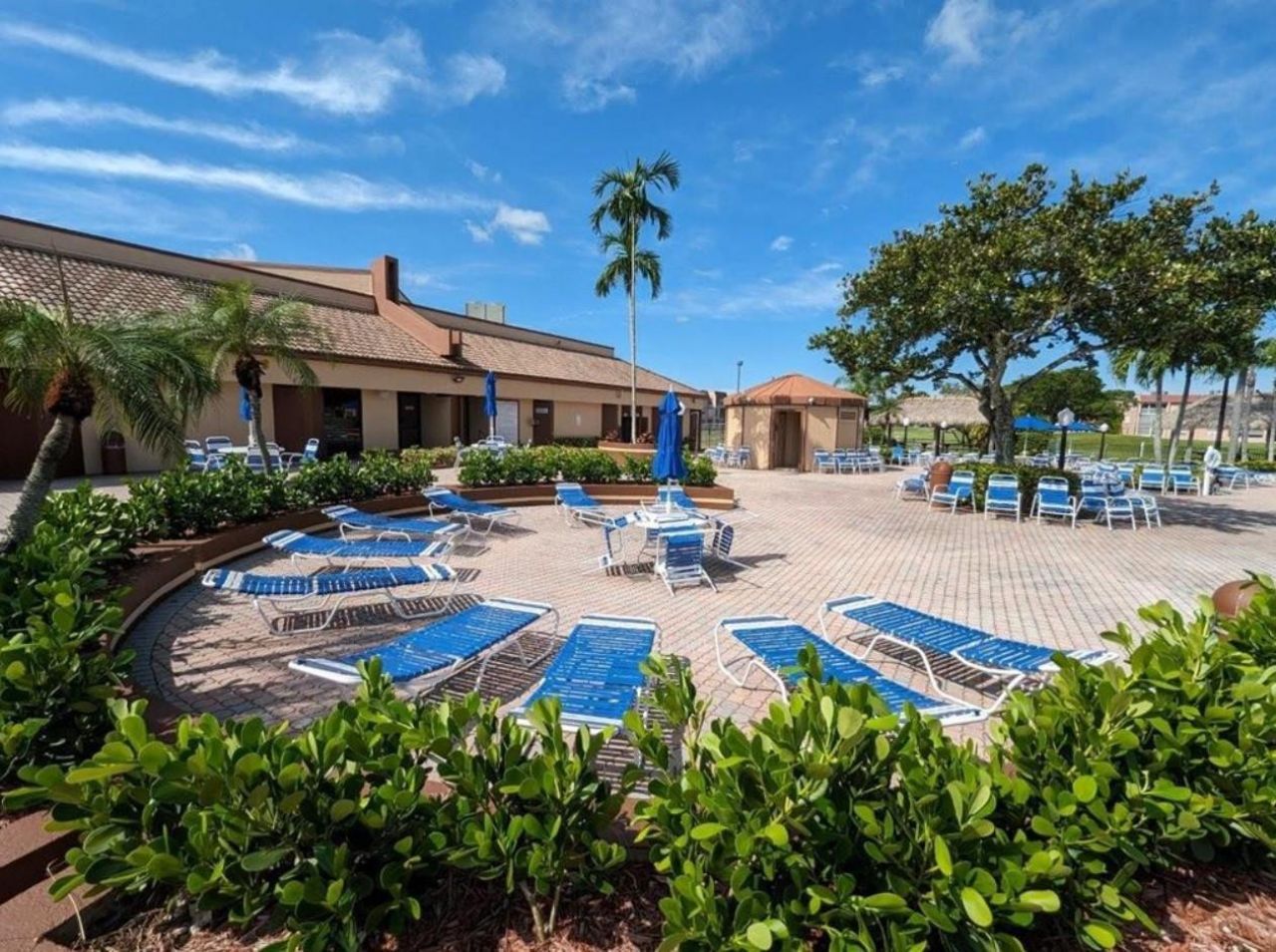 9460 Sunrise Lake Boulevard, Unit 212, Sunrise, FL 33322 Photo