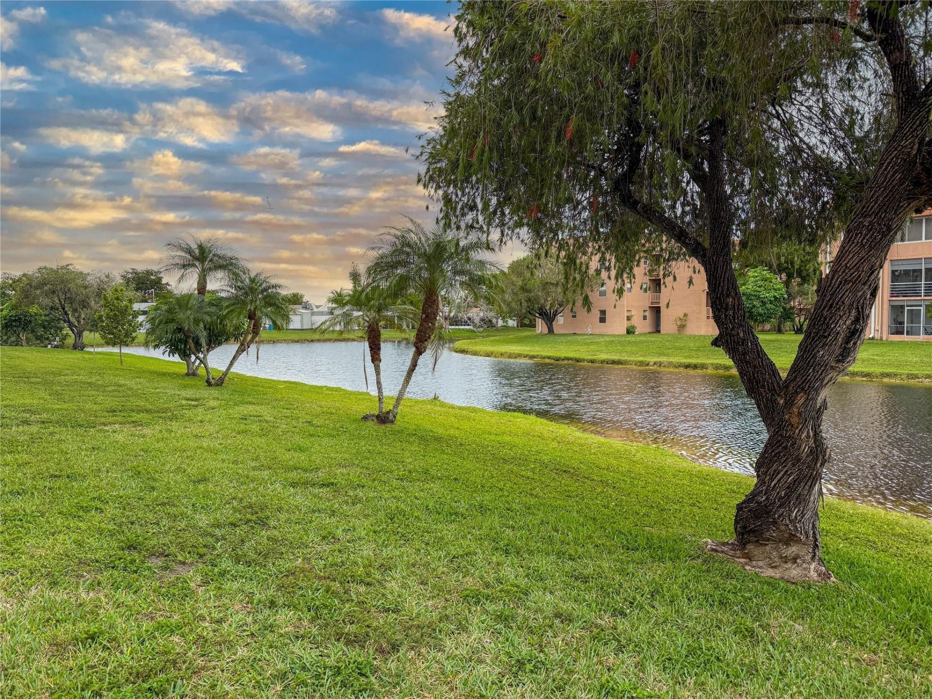 9460 Sunrise Lake Boulevard, Unit 212, Sunrise, FL 33322 Photo