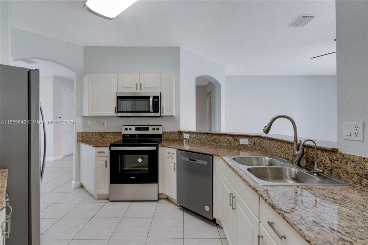 8450 NW 113th Psge, Doral, FL 33178 Photo