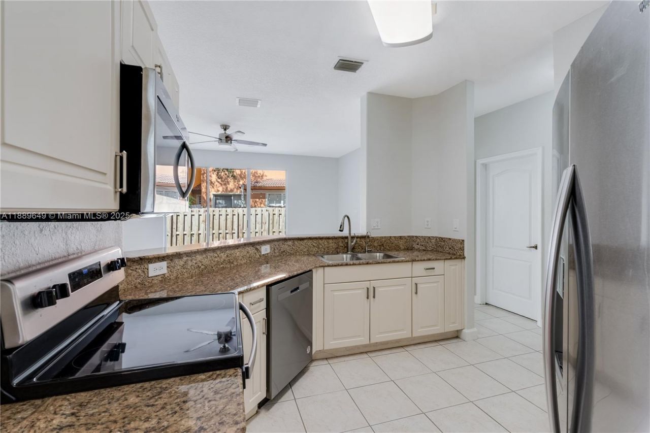 8450 NW 113th Psge, Doral, FL 33178 Photo