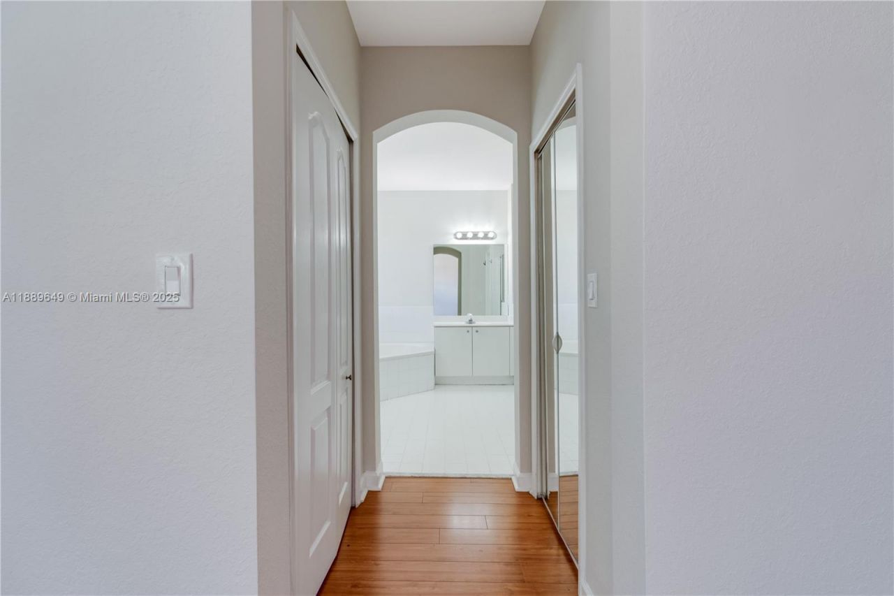 8450 NW 113th Psge, Doral, FL 33178 Photo