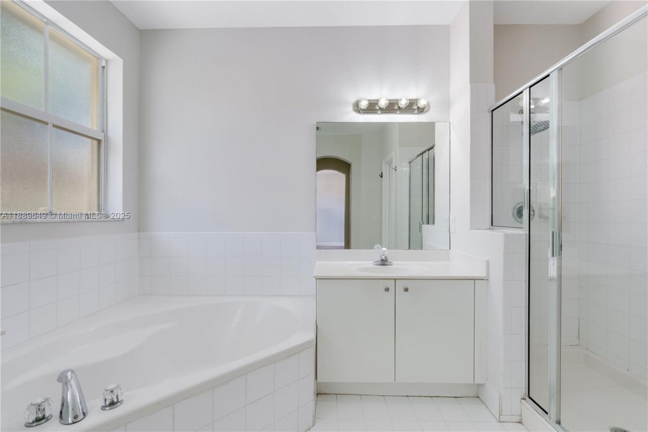 8450 NW 113th Psge, Doral, FL 33178 Photo