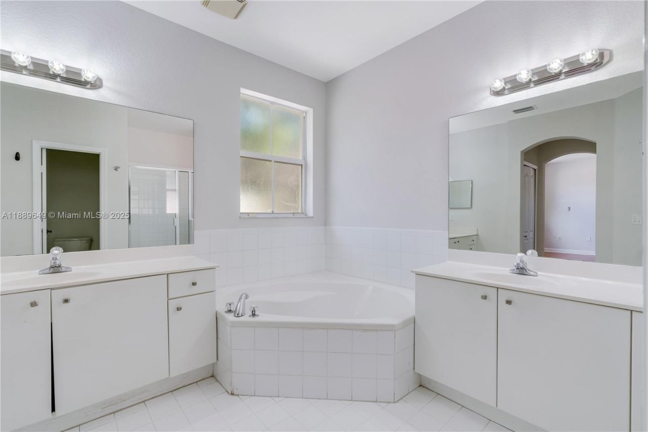 8450 NW 113th Psge, Doral, FL 33178 Photo