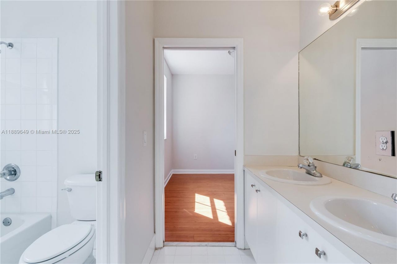 8450 NW 113th Psge, Doral, FL 33178 Photo