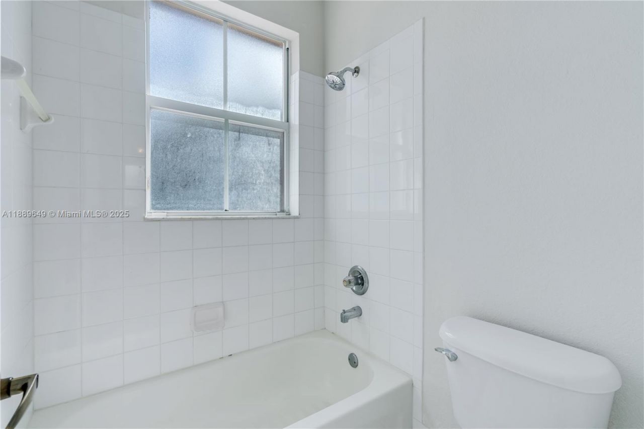 8450 NW 113th Psge, Doral, FL 33178 Photo