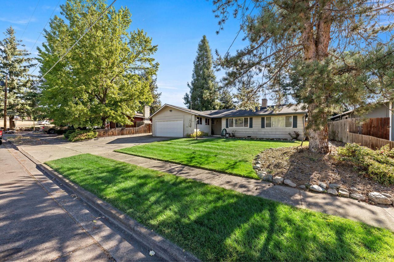 1744 Concord Way, Medford, OR 97504 Main Photo