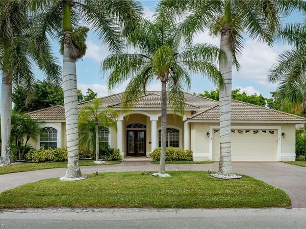 28452 Del Lago WAY, BONITA SPRINGS, FL 34135