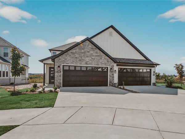 2909 SW Hampshire Avenue, Bentonville, AR 72713