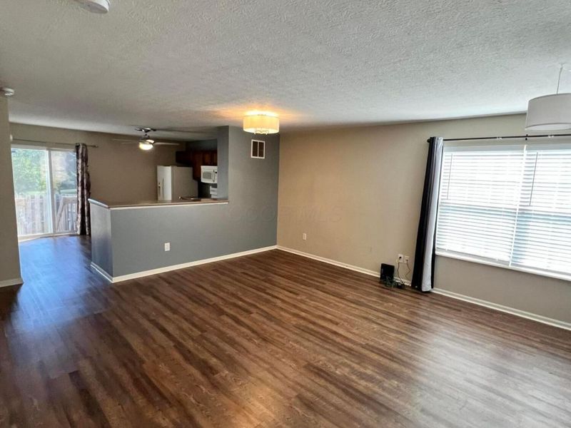 952 Hartford Village Boulevard, Columbus, OH 43228 Photo 11