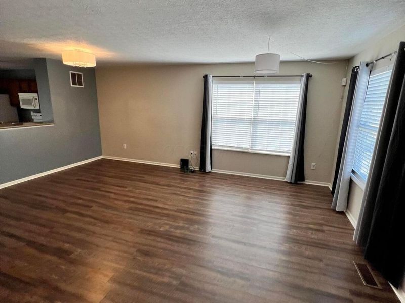 952 Hartford Village Boulevard, Columbus, OH 43228 Photo 12