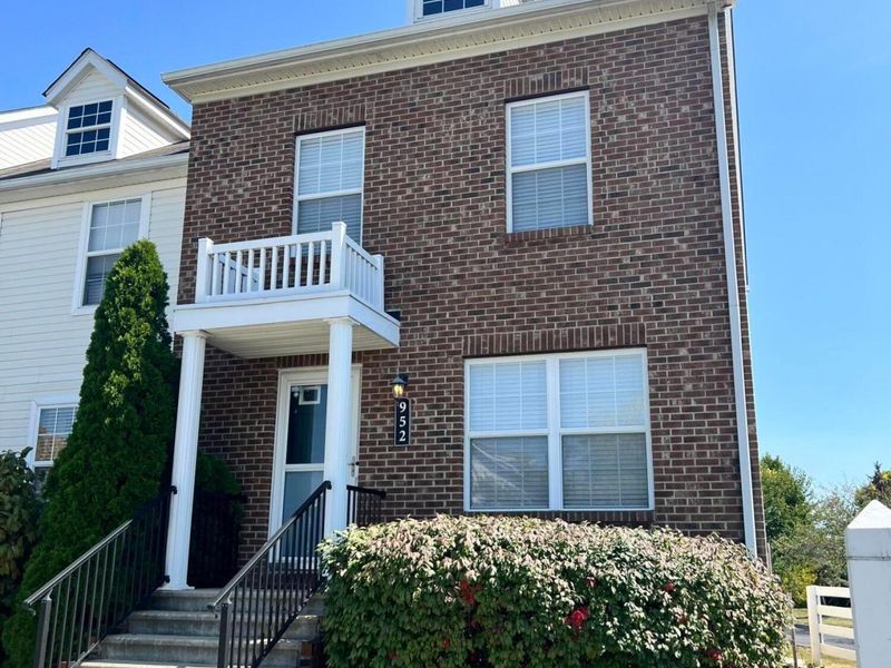 952 Hartford Village Boulevard, Columbus, OH 43228 Photo 2