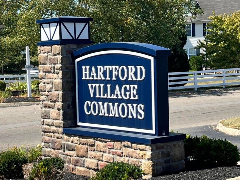 952 Hartford Village Boulevard, Columbus, OH 43228 Photo 6