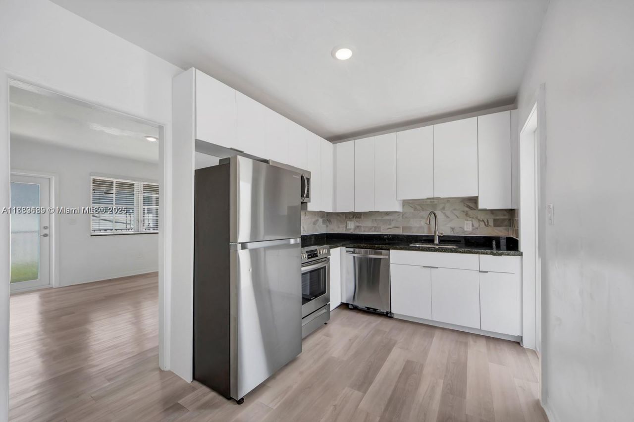 570 NE 68th St, Miami, FL 33138 Photo