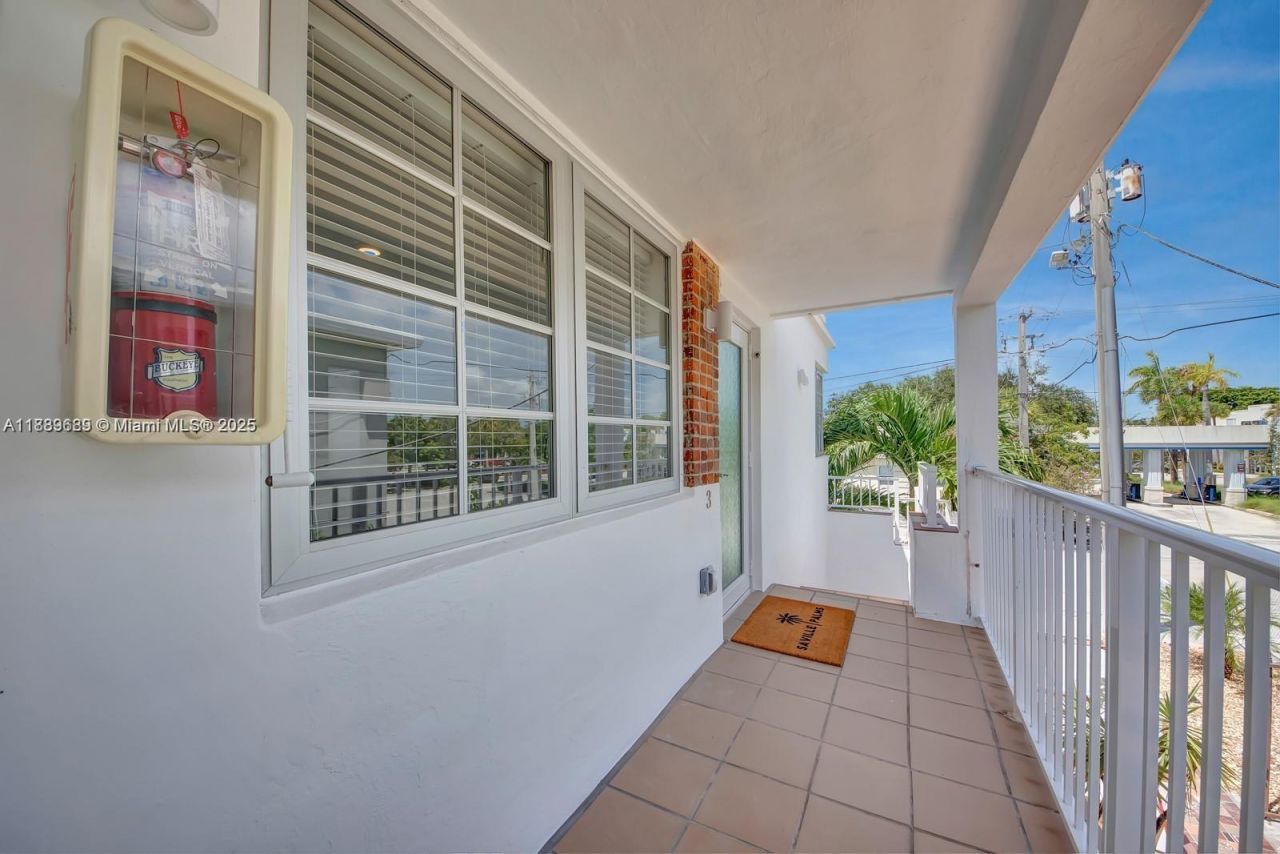 570 NE 68th St, Miami, FL 33138 Photo