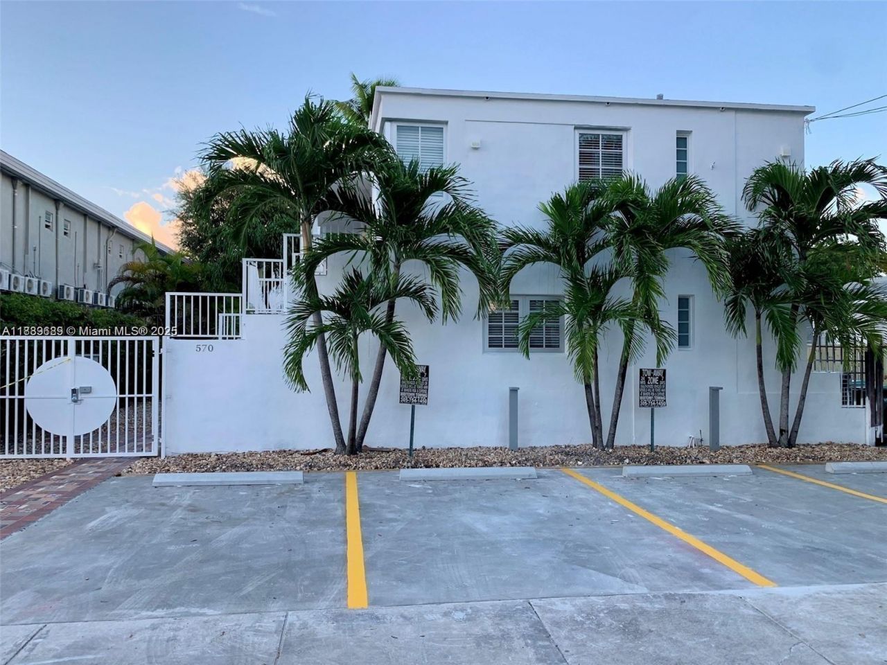 570 NE 68th St, Miami, FL 33138 Photo