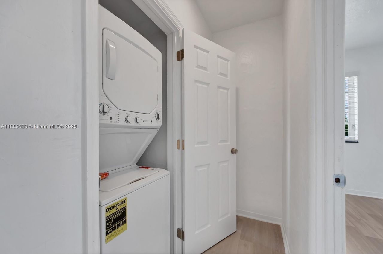 570 NE 68th St, Miami, FL 33138 Photo