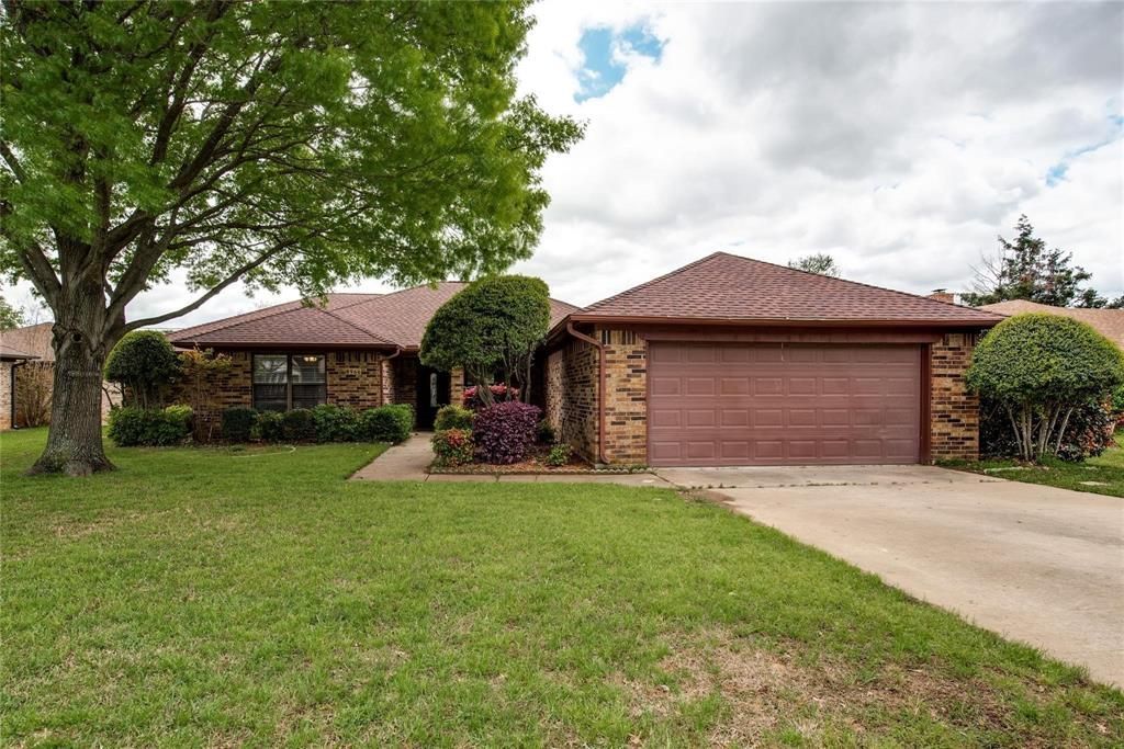 8966 Hialeah Circle S, North Richland Hills, TX 76182 Main Photo