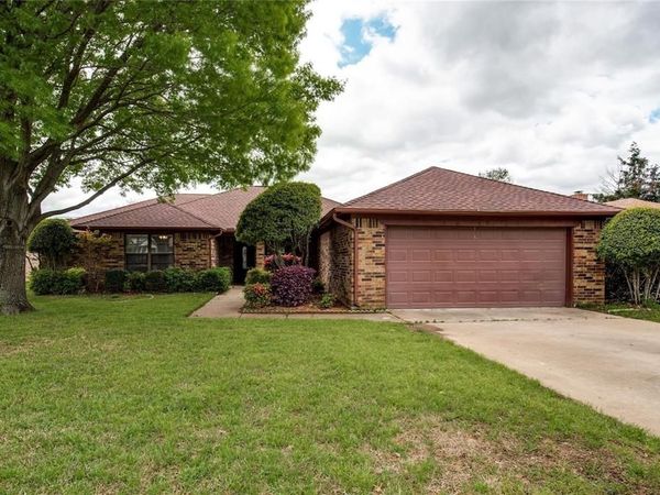8966 Hialeah Circle S, North Richland Hills, TX 76182