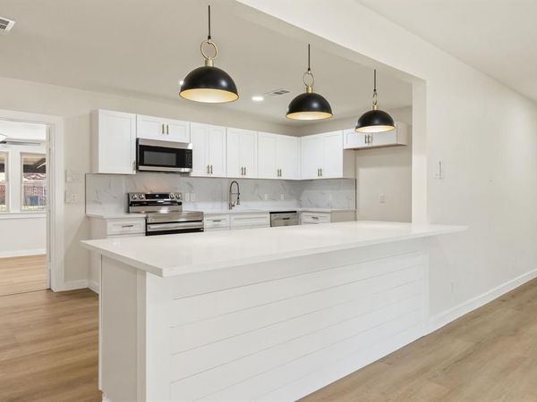 729 Finland Street, Grand Prairie, TX 75050