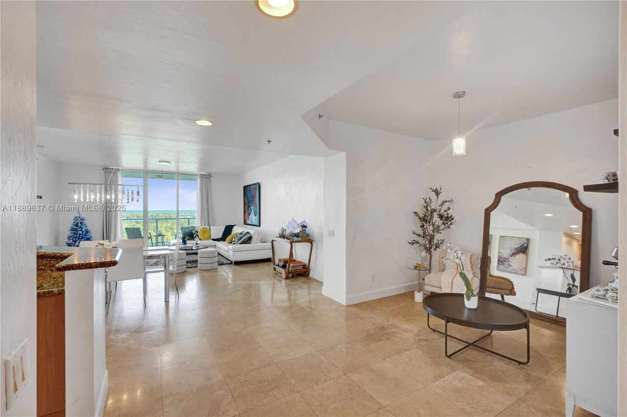 14951 Royal Oaks Ln, Unit 1704, North Miami, FL 33181 Photo