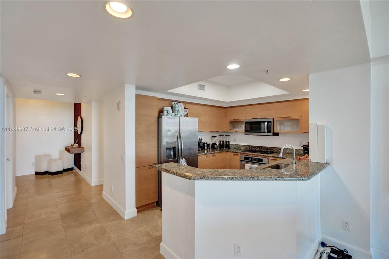 14951 Royal Oaks Ln, Unit 1704, North Miami, FL 33181 Photo