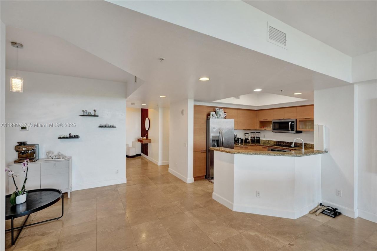 14951 Royal Oaks Ln, Unit 1704, North Miami, FL 33181 Photo