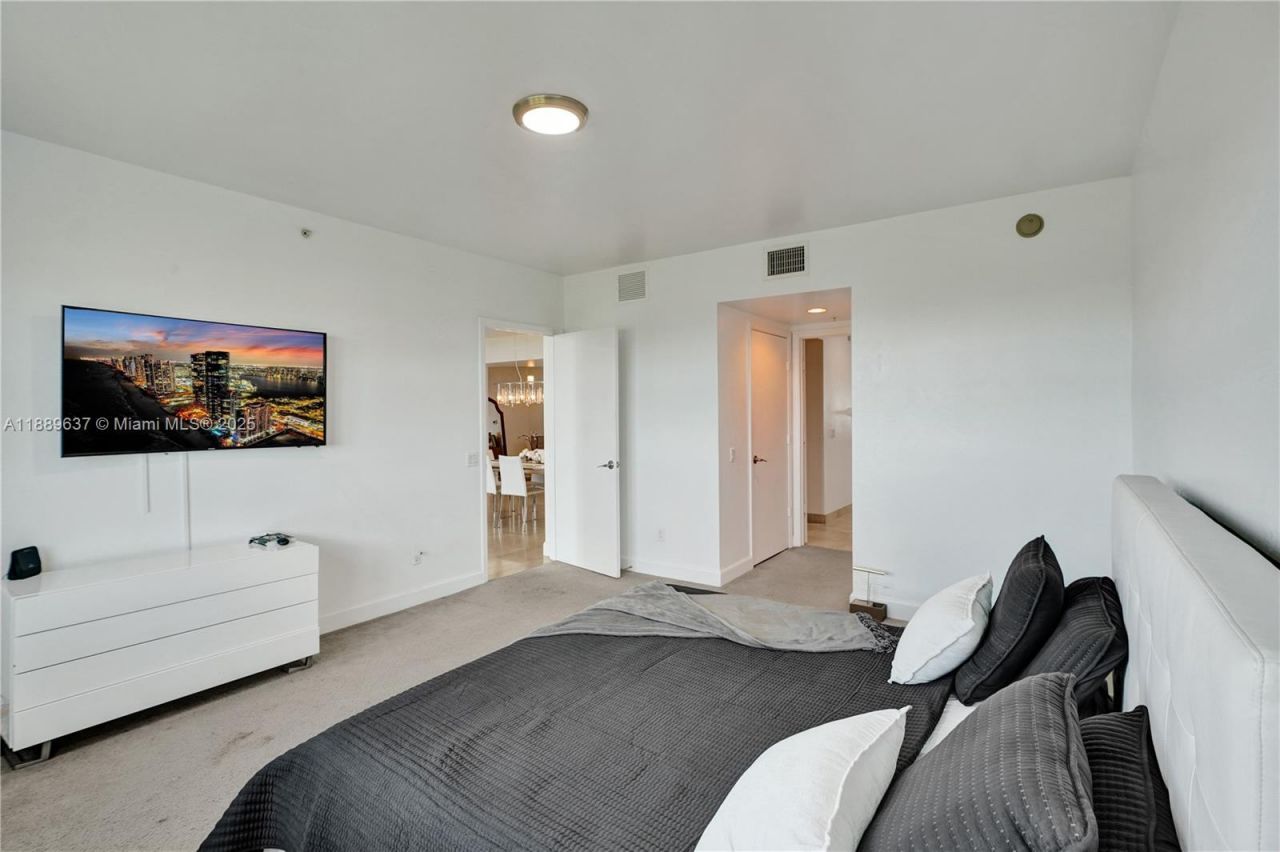 14951 Royal Oaks Ln, Unit 1704, North Miami, FL 33181 Photo