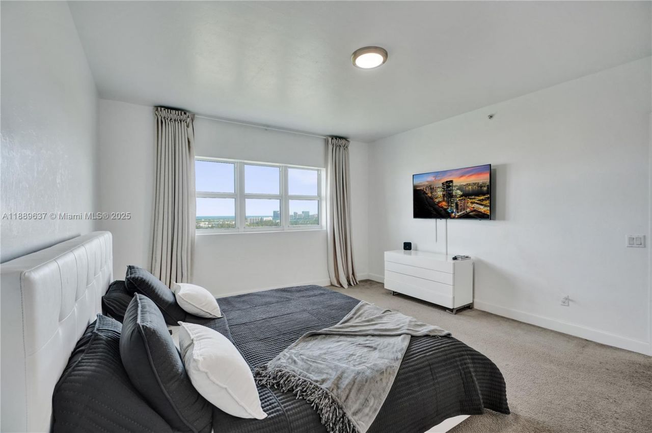 14951 Royal Oaks Ln, Unit 1704, North Miami, FL 33181 Photo