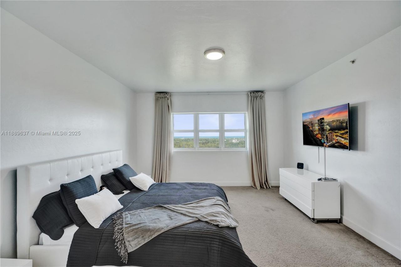 14951 Royal Oaks Ln, Unit 1704, North Miami, FL 33181 Photo